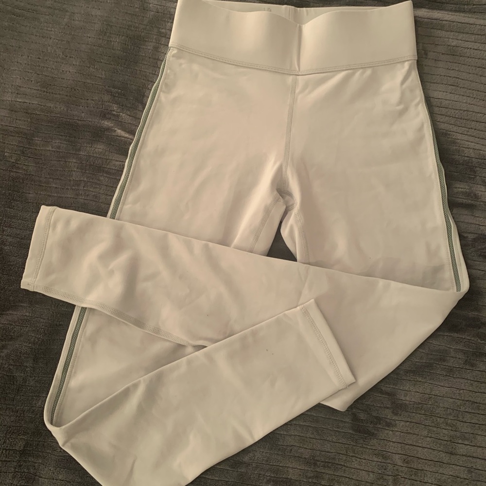 NWT light grey Buffbunny leggings